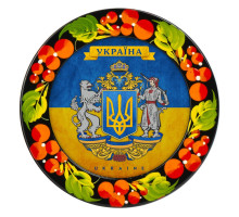 A wooden magnet with the depiction of the coat of arms of Ukraine, d=8 cm