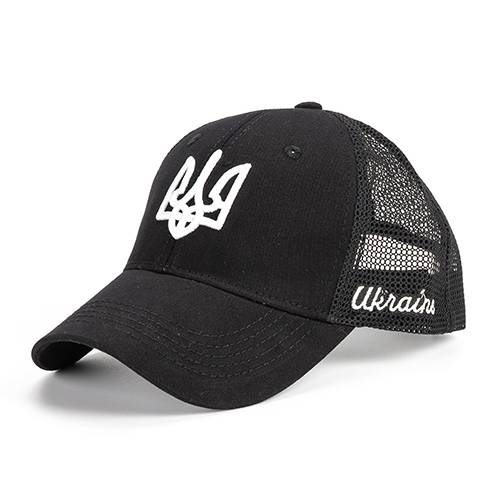 A black baseball cap with the coat of arms of Ukraine