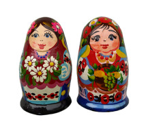 A wooden magnet "A doll dressed in traditional Ukrainian clothes"