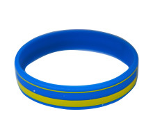 A silicone bracelet with Ukrainian flag