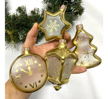 A set of handmade glass Christmas tree pendants of 4 units with golden traceries