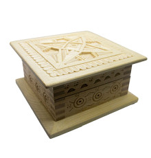 A carved handmade wooden casket with a traditional Ukrainian tracery, 5,5x5,5 inches