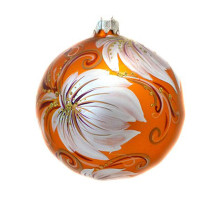 A golden handmade glass Christmas tree ball painted with white flowers and embellished with golden glitter, 3,25 inches