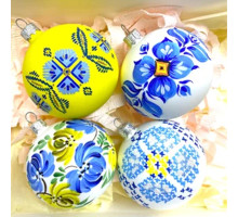 Набір 4 скляні ялинкові кулі, розписані вручну традиційними українськими орнаментами, виконані в синьо- жовтих кольорах, 8 см
